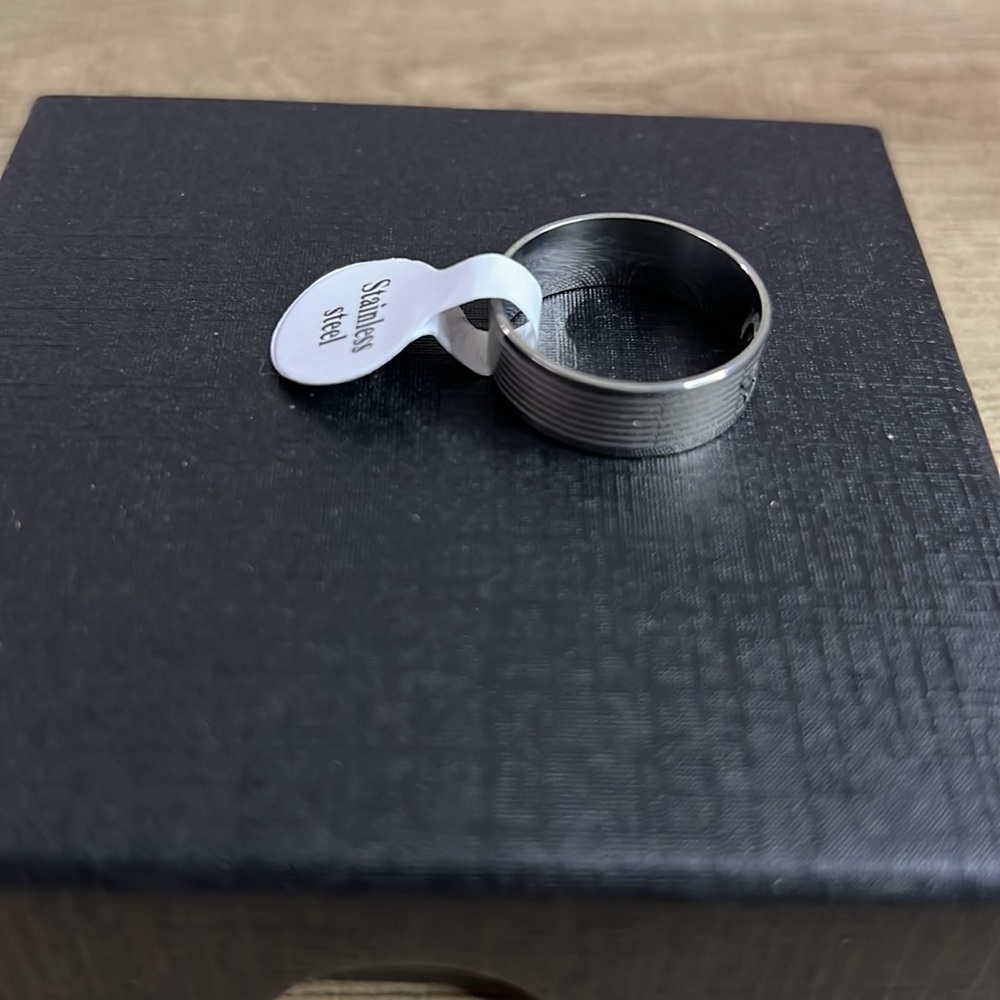 Men Ring - Picture 2 of 2